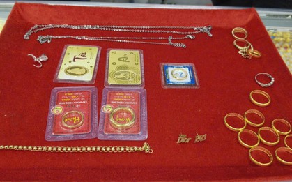 Dọn dẹp nhà cửa, cô gái SN 1992 vứt nhầm 15 nhẫn vàng và nhiều trang sức vào thùng rác: Ít lâu sau được Công an báo tin mừng