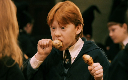 Harry Potter bản truyền hình gây tranh cãi vì… một bữa ăn