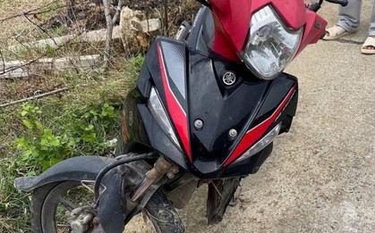 Vụ 2 nữ sinh lớp 9 đi xe máy bị tai nạn, 1 người tử vong: Mải chỉnh dép nên tự ngã
