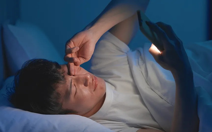 Nam sinh 18 tuổi đột tử sau khi chơi game cả ngày lẫn đêm, bác sĩ cảnh báo 1 thói quen nguy hiểm nhiều người trẻ làm mỗi đêm