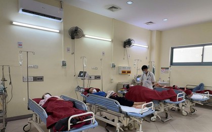 Huế tạm ngưng bếp ăn tập thể ở công ty dệt may, số ca nghi ngộ độc vẫn tăng