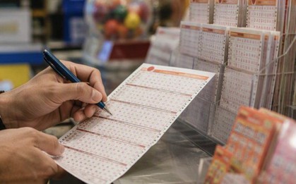 Trúng xổ số 4.000 tỷ đồng, vợ chồng giáo viên làm điều không tưởng