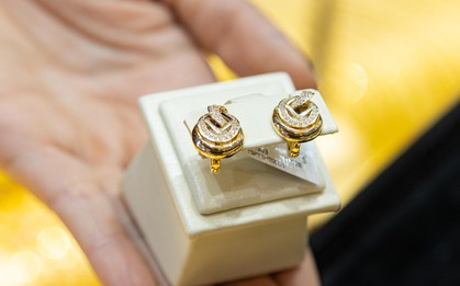 Giá vàng hôm nay 15/9: Tiếp tục lao dốc