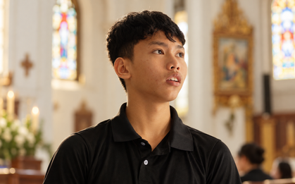 “Con ở đây luôn mong được ba ôm - Ba có vui vì điều đó không ba”