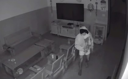 Bị phát hiện lẻn vào nhà dân, thanh niên bỏ chạy "không mảnh vải che thân"
