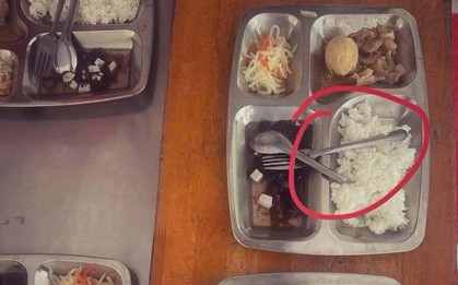 Suất cơm bán trú này có gì mà khiến MXH tranh cãi ầm ĩ, có phụ huynh phải thốt lên: Quá mệt mỏi!