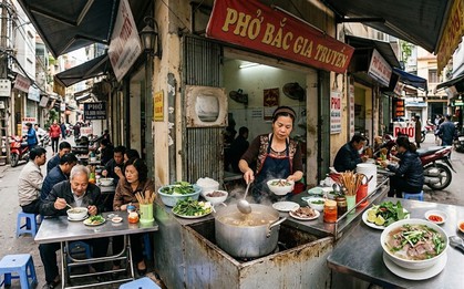 Những bát bún 10.000 đồng giữa chợ Hà Nội