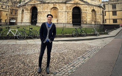 Chủ tịch ACB Trần Hùng Huy “khoe” đi học tại Oxford, doanh nhân Cường Đô La liền bình luận 1 câu