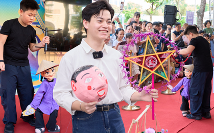 Múa rối cạn xuất hiện tại Fandom Yêu Nước: Khi nghệ thuật truyền thống “gặp” người trẻ giữa Hồ Gươm