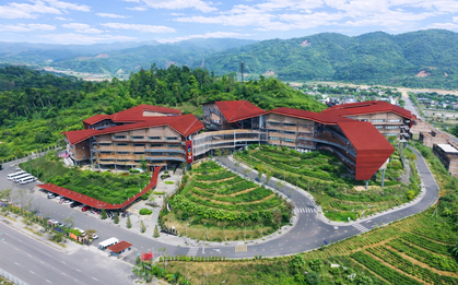 Việt Nam có trường nội trú 700 tỷ đồng chuẩn Anh đầu tiên: Học sinh đi học trên đồi, học phí từ 145-503 triệu/năm