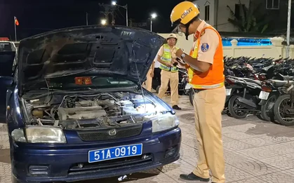 Phát hiện ô tô biển xanh không giấy tờ, tài xế không có giấy phép lái xe