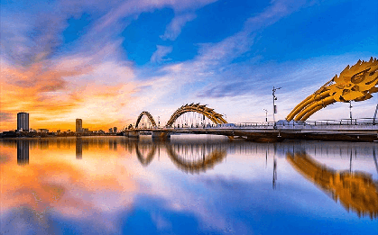 Thành phố đáng sống bậc nhất Việt Nam sở hữu cây cầu đầu tiên và duy nhất có thể phun lửa, phun nước, thiết kế độc đáo lọt top kỳ quan kiến trúc thế giới