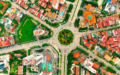 Thành phố trực thuộc Trung ương trẻ nhất cả nước làm siêu sân bay 2000 ha, kết nối với Thủ đô bằng tuyến đường 120m do Sun Group làm và tuyến đường sắt tốc độ cao của Vingroup