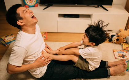Nếu nhà bạn có con trai: Cho con 4 thứ này còn giá trị gấp ngàn lần tiền bạc, xe sang!