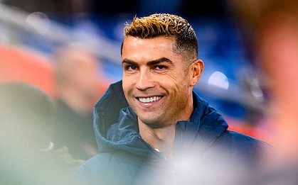 Tin được không, Ronaldo lần đầu dự bị 90 phút sau 18 năm