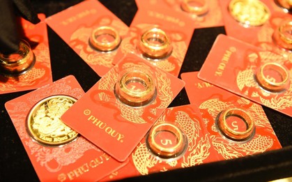 Giá vàng hôm nay 28/9: Giảm xuống dưới 4.300 USD/ounce