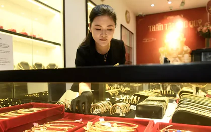 Vì sao càng mua vàng càng lỗ?