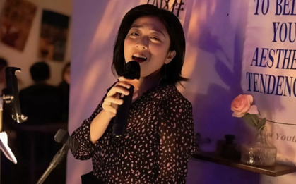 Nữ tiến sĩ kiêm bác sĩ 31 tuổi bỏ việc ở bệnh viện lớn, làm shipper và hát ở quán bar