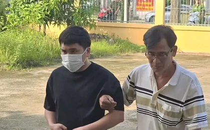 Tài xế trong vụ tai nạn làm nữ sinh tử vong ở Vĩnh Long được dìu tới toà