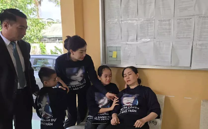 Xét xử tài xế xe tải vụ nữ sinh 14 tuổi tử vong: Mẹ nạn nhân đứng không vững, rời phòng xử