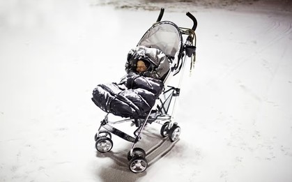 Vì sao người Bắc Âu để trẻ nhỏ ngủ một mình ngoài trời giữa mùa đông?
