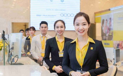 Thu nhập nhân viên một ngân hàng tăng vọt gần 70%, tiền thưởng gấp 120 lần cùng kỳ