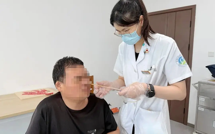 Người đàn ông 44 tuổi không thể ăn uống sau 2 cơn đột quỵ, bác sĩ bất ngờ cứu sống bằng… 1 que kem