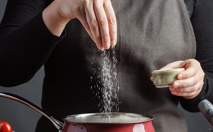 Người tăng huyết áp nên ăn bao nhiêu muối mỗi ngày?