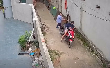 Đánh hàng xóm đến loạng choạng, còn thách thức “tao thần kinh đấy”