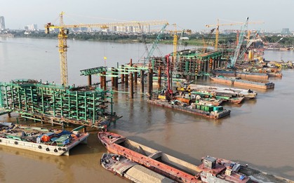 Cây cầu gần 8.000 tỷ đồng bắc qua sông Hồng, có vòm thép uốn lượn qua 6 nhịp, hiện có tiến độ ra sao sau hơn 8 tháng thi công?