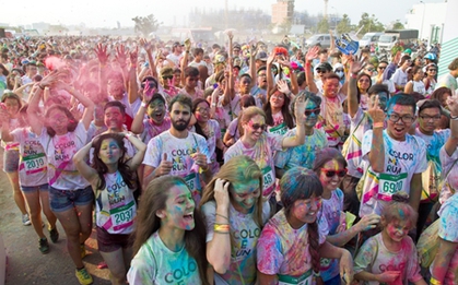 Giới trẻ Sài Gòn "quá đã" với đường đua sắc màu Color me run
