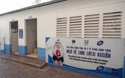 Tưởng đâu xa, “chìa khóa” cho nhà vệ sinh sạch khuẩn lại nằm ở chính học sinh!