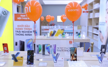 Hàng trăm khách hàng háo hức tham gia buổi khai trương cửa hàng Mi Store tại Hà Nội của Xiaomi