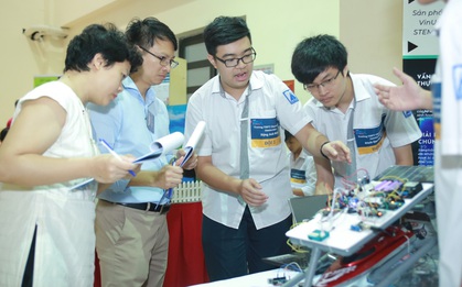 STEAM for Vietnam và VinUni tổ chức khóa học về Robotics cho học sinh THPT