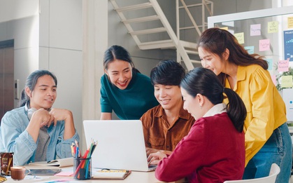 Làm việc ở nhà cả tháng trời, chắc team chị em nhớ những khoảnh khắc này lắm!