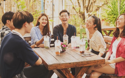 Sao cứ phải đụng tới rượu bia? Hãy áp dụng những mẹo sau để hòa nhập với môi trường mới