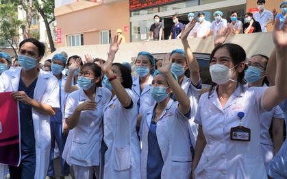 Giọt sữa yêu thương tiếp sức y bác sĩ vào miền Nam chống dịch