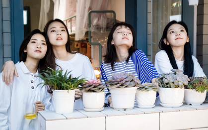 Thẩm Nguyệt vừa vào năm nhất đại học đã lập hội cưa trai trong Nửa Hiệp Cơ Trí