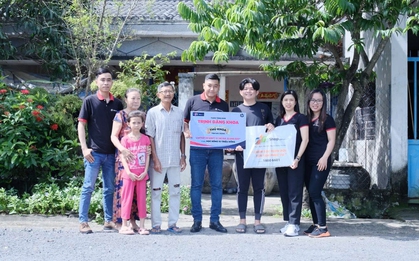 FPT Shop trao học bổng cho tân thủ khoa có hoàn cảnh khó khăn