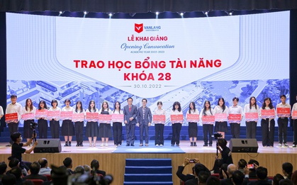 Đại học Văn Lang trao hơn 350 suất học bổng và khai giảng năm học 2022 - 2023
