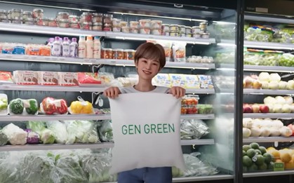Cùng Hina và Helly Tống biến hình ban công thành không gian tràn ngập sắc xanh