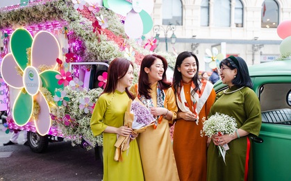 Roadshow siêu ấn tượng: Chở cả tuổi thơ gây thương nhớ khắp phố phường