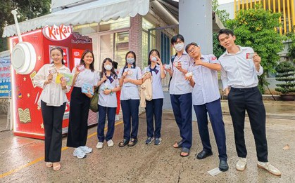 Bất ngờ với máy “xả căng” thi cử KitKat đầy diệu kỳ dành cho 2k5 tại điểm thi