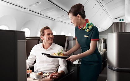 Bay cùng EVA Air - một trong 10 hãng hàng không đạt chuẩn 5 sao quốc tế
