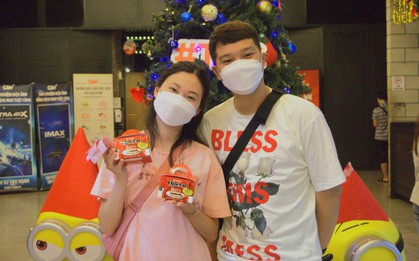 Giới trẻ hào hứng trải nghiệm “tỏ lòng” cùng bánh mềm kiểu Âu Opera