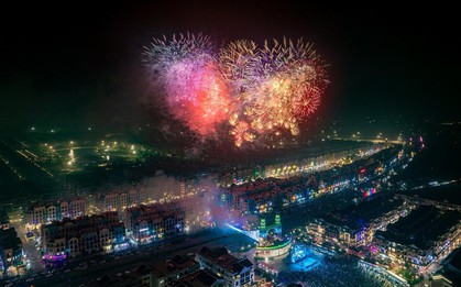 Biển người đổ về “Hàn Quốc thu nhỏ” K-Town trong ngày khai trương