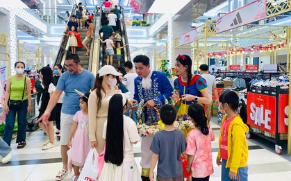 Nhìn lại mùa lễ với nhiều hoạt động hấp dẫn và chào hè tại Hùng Vương Plaza