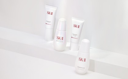 Sở hữu làn da trong suốt tựa pha lê cùng bộ đôi dưỡng sáng cao cấp SK-II