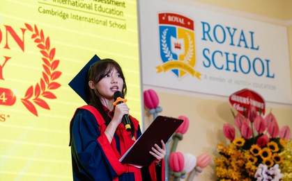 Bắt trọn khoảnh khắc xúc động trong lễ trưởng thành của học sinh cuối cấp trường song ngữ