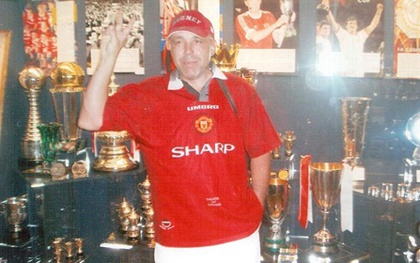 Fan cuồng MU tự đổi tên thành… "Manchester United"